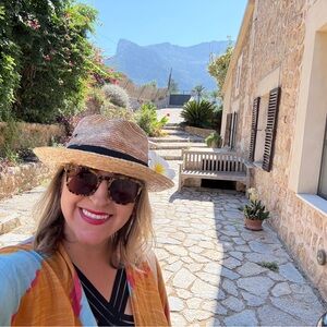 Meet your Posher, Enjoli